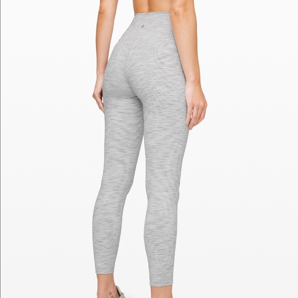 SOLD Lululemon Wunder Under 25” size 6